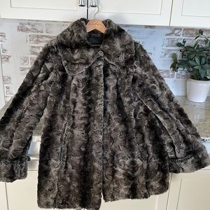 Jone’s New York faux fur coat. Mid length.Size small. Charcoal grey.